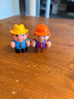 Lot of Kidoozie figurines Funtime tractor farmer and construction foreman as is